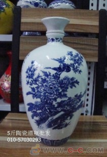 解析萬利達(dá)酒瓶 五斤陶瓷酒瓶的生產(chǎn)與酒制品應(yīng)用